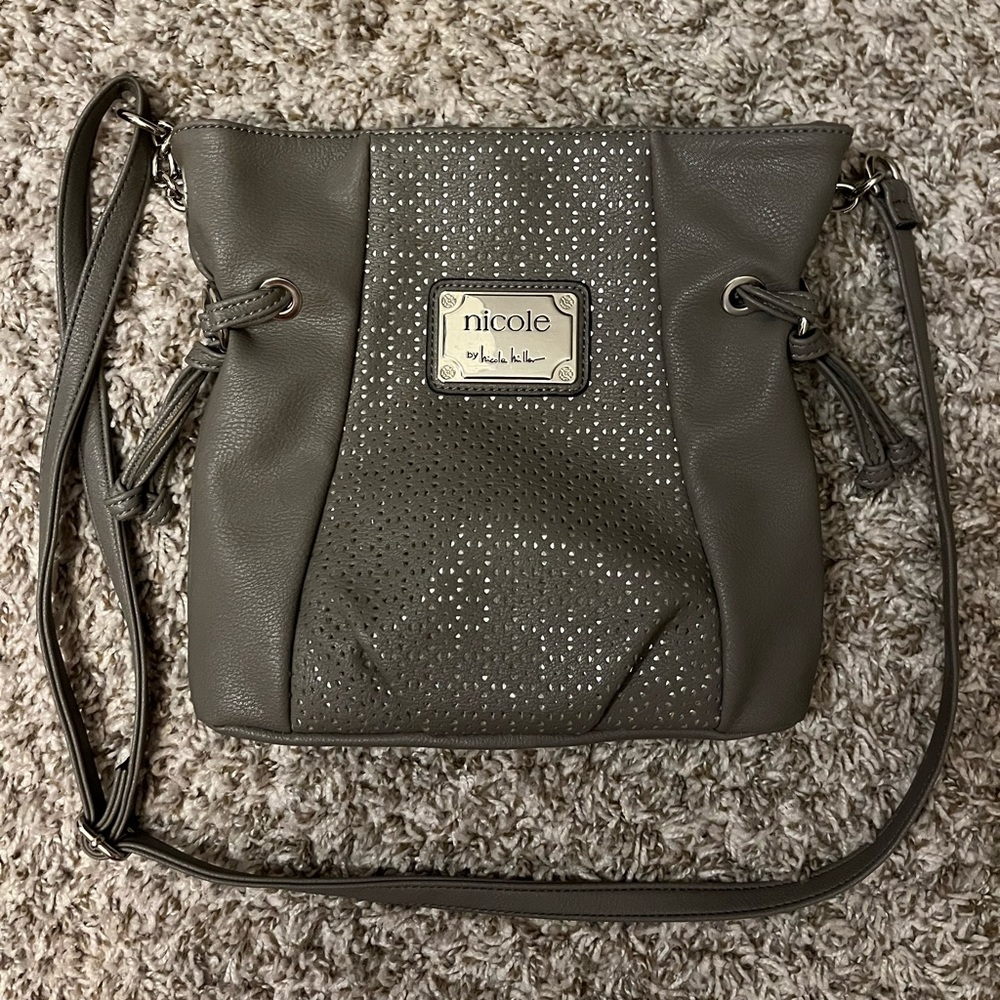 LIKE NEW Nicole Miller Crossbody Purse Grey w/ Metallic Silver Accents